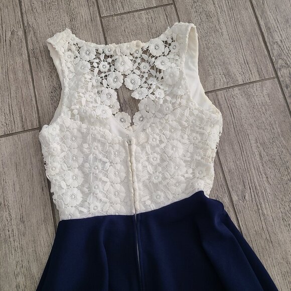 B. Darlin women's white and navy sleeveless laced dress size 0 - Picture 13 of 16